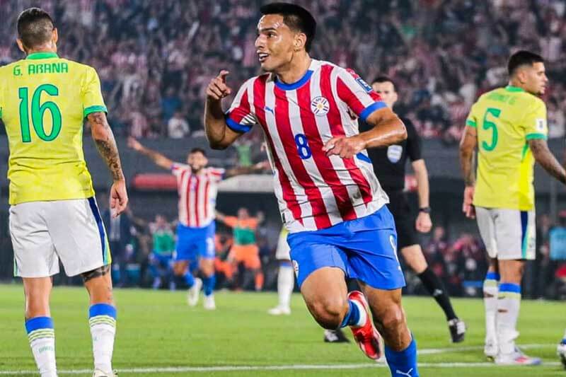 Diego Gómez, jugador del Inter Miami, fue el héroe al marcar un espectacular gol, que aseguró los tres puntos para la Albirroja. Este triunfo deja a Paraguay con cuatro puntos de seis posibles, afianzándose en zona de repechaje.