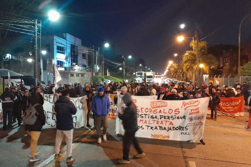 obreros reclaman-despidos