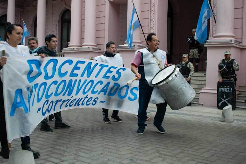docentes-marcha-reclamo-salarios-autoconvocados