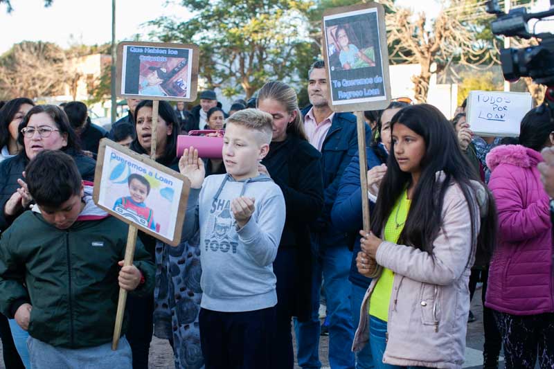 Los niños que acompañaban al pequeño desaparecido en el naranjal eran 5, pero solo 4 están en la provincia, que son los que darán su testimonio en la Justicia, y serán entrevistados por un psicólogo especialista en niños y/o adolescentes designados por el tribunal que ordene la medida, “no pudiendo en ningún caso ser interrogados en forma directa por dicho tribunal o las partes”.