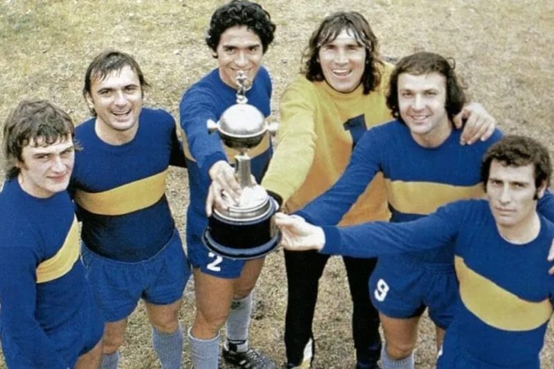 Además de tres copas locales ganó 2 Libertadores y una Intercontinental. Inventó una atajada (la de Dios), hizo publicidad televisiva, fue el primer portero en usar vincha, pelo largo, buzos de colores con pantalones largos y lucir la marca de un sponsor en la camiseta, y hasta jugó de nueve. Recibió un Olimpia de plata en 1982 y un Konex en 1990. Tuvo la mayor cantidad de presencias en la primera división de Argentina (765 partidos) y la mayor cantidad de penales atajados (esto último lo comparte con Ubaldo Matildo Fillol), se retiró a los 43 años y siguió como periodista en España.