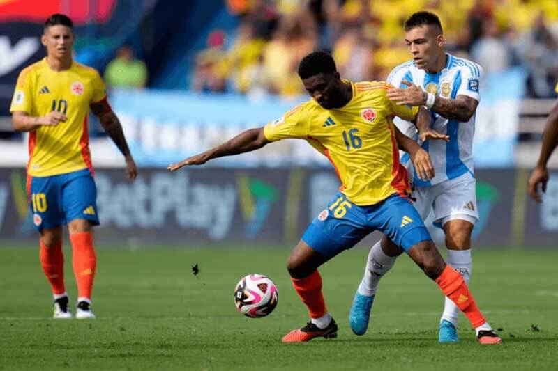 Desde allí en adelante los comandados por Scaloni tuvieron la pelota, pero casi siempre sin hacer daño, salvo alguna que otra embestida de los delanteros, que en general no terminaban ni siquiera acertando al arco, propiciando un resultado final que refleja la ineficacia de ambos para llegar a la red. Como dato anecdótico, se vio a un equipo cafetero desesperado por hacer tiempo y aguantar el resultado.