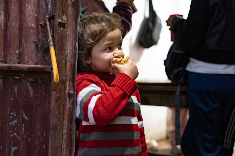 La organización convoca a la sociedad a sumarse con una donación mensual, y con #CambiaElFinal busca contribuir a los programas que lleva adelante en el país, desde el apoyo nutricional a personas en situación de vulnerabilidad al desarrollo de instrumentos clave, como el monitoreo del presupuesto nacional destinado a la infancia, entre otras iniciativas. 