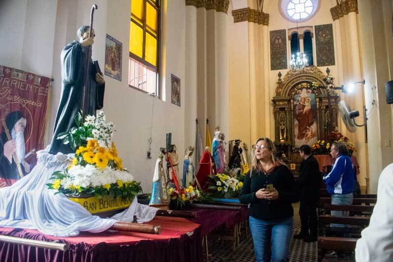 La imagen sagrada es una fuente de esperanza, amor y consuelo en momentos de dificultad personal. 