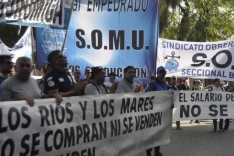 Apelando a la solidaridad política y al compromiso institucional de legisladores nacionales, resaltaron otras medidas urgentes, como la extensión consensuada de la temporada de pesca del langostino junto al Instituto Nacional de Investigación y Desarrollo Pesquero (Inidep), y una moratoria temporal en el cobro de servicios públicos esenciales, como DPEC, Aguas de Corrientes e impuestos municipales, debido a la grave situación socioeconómica actual de los marinos correntinos.
