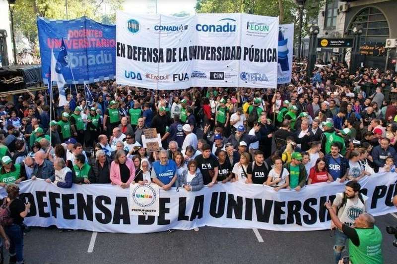 Con un escenario de tensión a lo largo de todo país, los sindicatos que nuclean a trabajadores universitarios llamaron a una nueva medida de fuerza que se realizará desde hoy. En esa línea, la base gremial de la UNNE, representada por los organismos sindicales más representativos, como ATUN (no docentes), Codiunne y Adiunne (investigadores y docentes), se adhirió a la convocatoria. 