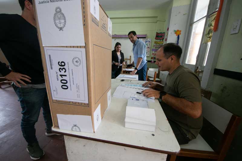Con las urnas ya cerradas, comienza el escrutinio provisorio, cuyos primeros resultados oficiales se esperan para las 21 horas, según informó la Cámara Nacional Electoral.