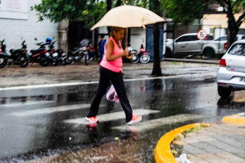 Fuerte alerta por lluvias }