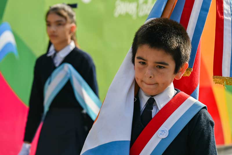 Participó una gran cantidad de jóvenes, niños y adolescentes, reflejando el compromiso de las comunidades escolares con la memoria histórica y la educación ciudadana.