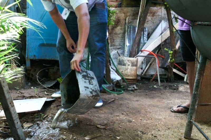 El epidemiólogo Hugo Pizzi advierte sobre la necesidad de vacunar para prevenir las enfermedades tropicales. La distribución espacial abarca 186 departamentos en 18 jurisdicciones, con predominio del serotipo DENV-2. La letalidad es del 0.049%, afectando principalmente a personas de 15 a 65 años.