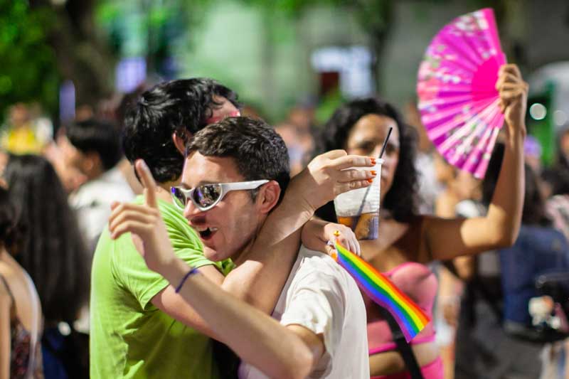 La jornada dejó escenas de encuentro entre quienes participaron para apoyar la visibilidad y el reconocimiento de la diversidad.