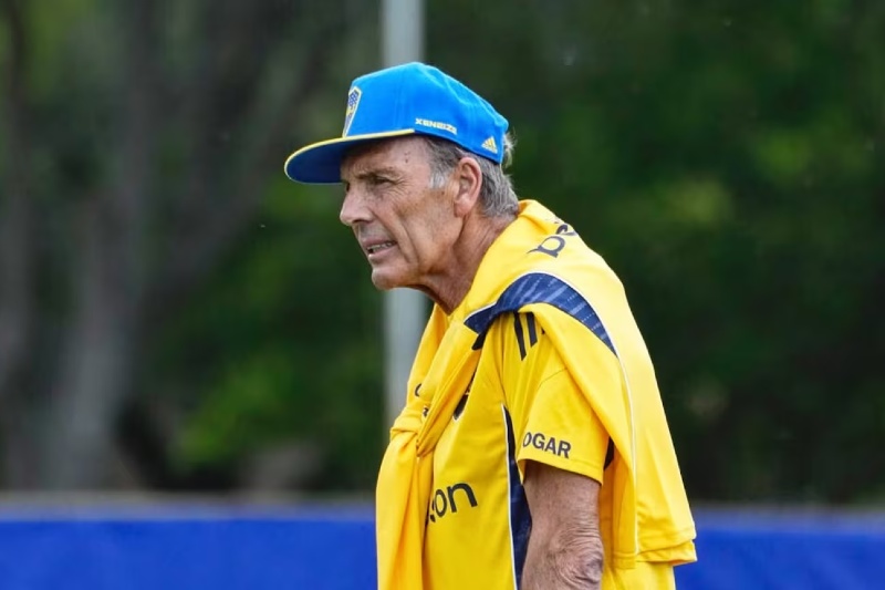 Múltiples fueron los mensajes de apoyo y deseos de recuperación, desde los provenientes de los jugadores boquenses hasta de los equipos por donde actuó como jugador o técnico. Entre ellos se encuentran: Úbeda, Paredes, la AFA, Estudiantes de la Plata, la dirigencia de la Conmebol, Rosario Central, Vélez Sarsfield, Universidad de Chile, Millonarios de Bogotá, Cerro Porteño de Paraguay y Universidad de Chile.