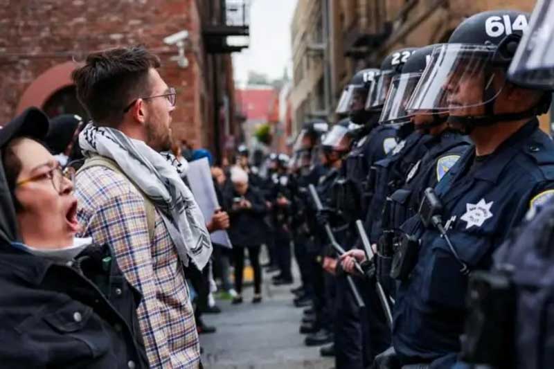 A pesar del rechazo creciente, el gobierno de Donald Trump ratificó que continuará con su política migratoria, incluyendo deportaciones masivas y operativos federales. En ese marco, desplegó a la Guardia Nacional en California, desoyendo las objeciones del gobernador Gavin Newsom, y prepara un desfile militar en la capital para el sábado. En respuesta, organizaciones de derechos civiles convocaron a nuevas marchas bajo el lema “No Kings”, en señal de rechazo al autoritarismo y la criminalización de los inmigrantes.