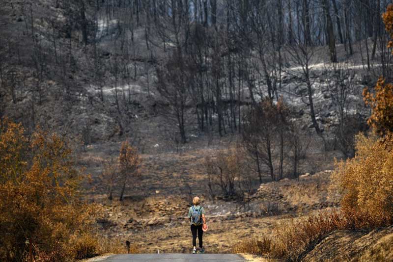 La entidad solicitó a la ciudadanía que evite el uso del fuego para la limpieza de terrenos, la quema de residuos y cualquier actividad que pueda generar focos ígneos, recordando que estas prácticas están prohibidas y pueden derivar en sanciones. Asimismo, recomienda no arrojar colillas de cigarrillos, fósforos ni otros elementos encendidos en zonas rurales, caminos o áreas naturales. 