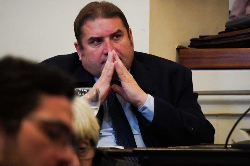 Ayer el último titular del Comité Ejecutivo en Contra de la Trata y Explotación de Personas, Gustavo Vera, presentó en el Juzgado Federal de Goya una denuncia penal por “posible trama de encubrimiento de una red de trata”, contra el abogado Codazzi, el senador Diego Pellegrini (foto), los fiscales César Sotelo y Gustavo Robineau, el ex comisario Acosta, Buenaventura Duarte y el gobernador Gustavo Valdés. 