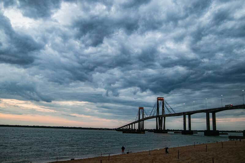 La tarde de hoy recibió con alegría la lluvia, luego de las agobiantes temperaturas. 