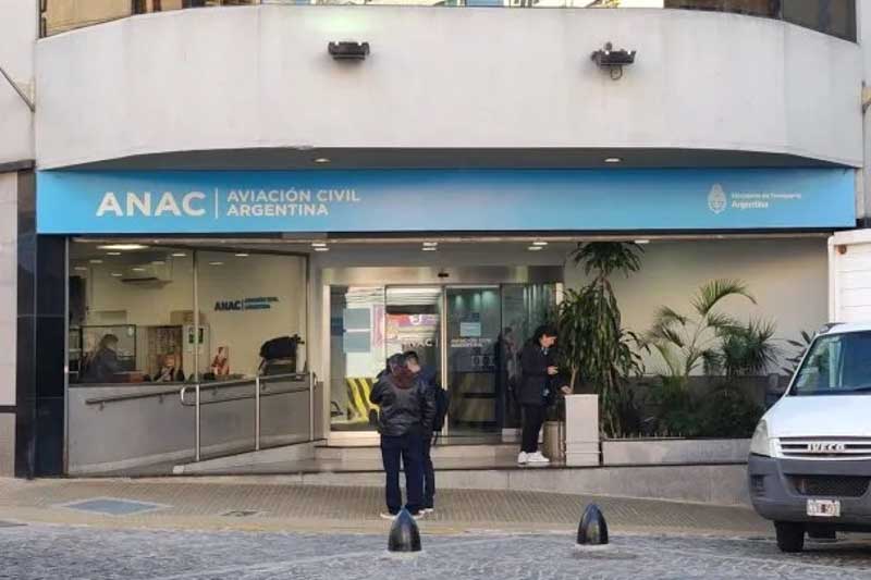 El decreto 606/2024, publicado hoy en el Boletín Oficial, aclara que la acción sobre la Administración Nacional de Aviación Civil (ANAC) tendrá un plazo de 180 días, y que tiene el objetivo de “elevar sus estándares de seguridad operacional, optimizar y digitalizar procesos administrativos y auditar sus últimos años de gestión”. 