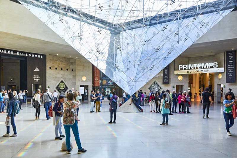 El artista que plasmó este trabajo es un profesor en Artes Visuales, cuyos trabajos -en gran medida imágenes religiosas- permanentemente se exponen, desde hace 2 años, en el salón itinerante de la Federación de Comercio e Industria de Buenos Aires.