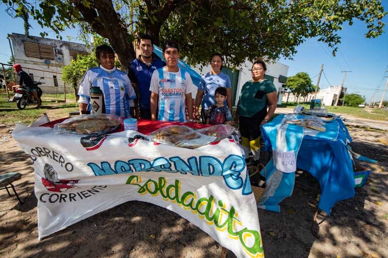 La iniciativa del merendero demuestra el espíritu de comunidad y apoyo mutuo en Argentina. Los fondos recaudados con la venta de locro ayudan a brindar alimentación y asistencia a niños y familias necesitadas en el barrio Patono.