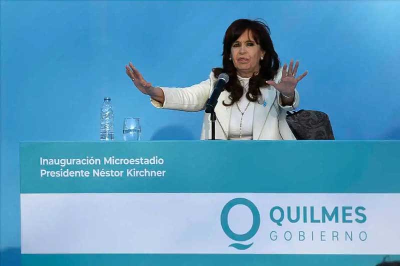 En el discurso se refirió -entre otros temas- a la reubicación de la emblemática estatua de Néstor Kirchner, desde el monumental Centro Cultural hasta el microestadio en Quilmes.