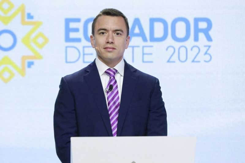La disposición del presidente Daniel Noboa, para enfrentar frontalmente a las bandas criminales, fue destacada por Palencia. Además, recalcó la relación de estos grupos con actividades como la minería ilegal.