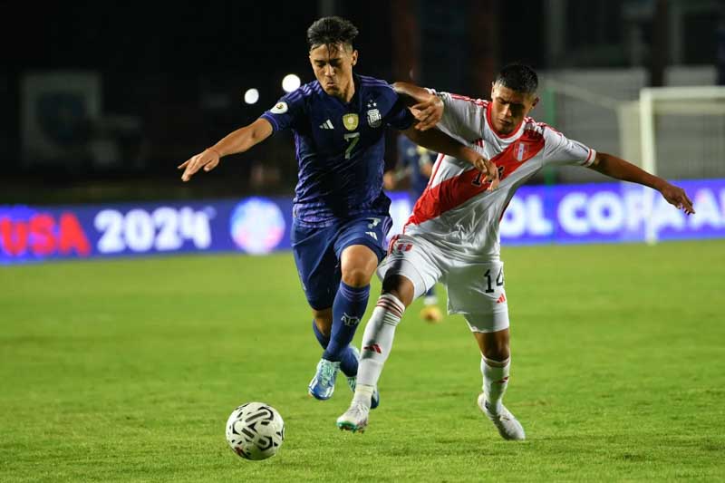 La Argentina está en carrera y ahora tendrá 6 días de descanso antes del próximo enfrentamiento -contra Chile-, pero futbolísticamente necesita mejorar y evolucionar como equipo, sabiendo que el juego en conjunto le podrá asegurar la obtención de uno de los boletos a París. 