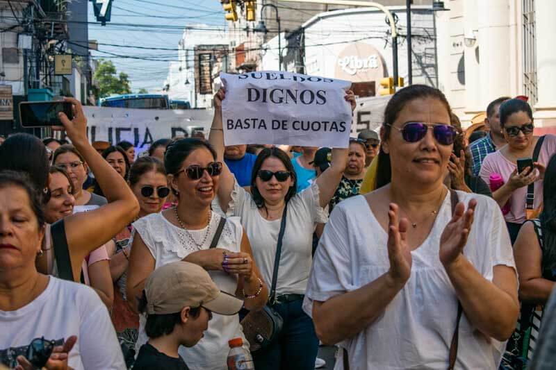En paralelo, rectores, gremios, estudiantes y bloques opositores presentaron en Diputados un proyecto de ley de financiamiento universitario, que no pudo debatirse por falta de quorum del oficialismo. Las federaciones docentes analizan nuevas medidas de fuerza y preparan una marcha federal para la segunda quincena de junio si no hay respuestas.
