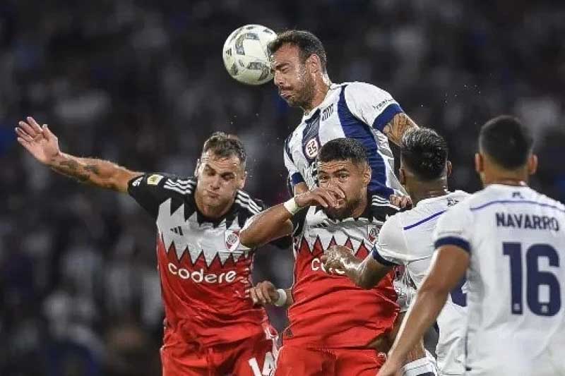 River visitará a Talleres de Córdoba en el estadio Mario Alberto Kempes, a las 21.30, en los octavos de final de la Copa Libertadores. Los probables 11 del Millonario son: Franco Armani, Fabricio Bustos, Germán Pezzella, Paulo Díaz, Enzo Díaz o Milton Casco, Matías Kranevitter, Rodrigo Aliendro, Franco Mastantuono, Claudio Echeverri, Pablo Solari/Nacho Fernández/Santiago Simón y Adam Bareiro.