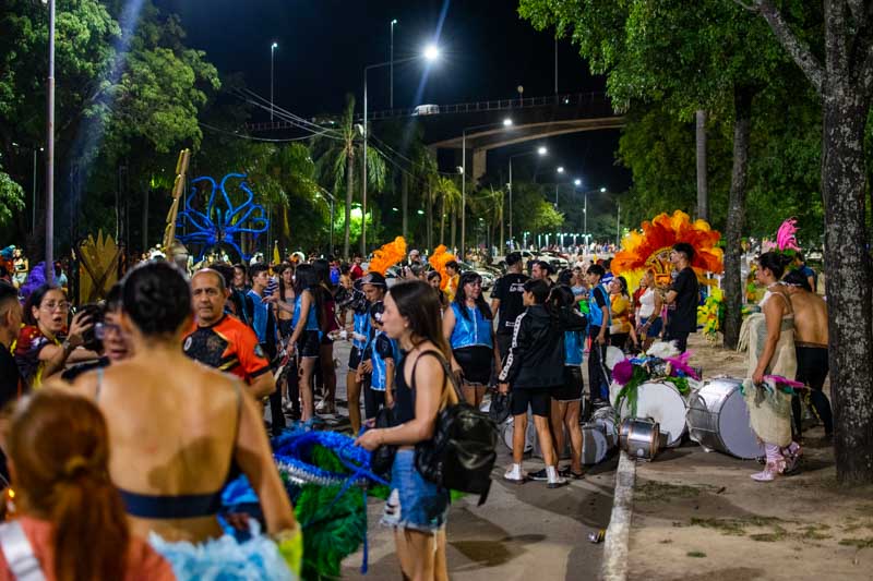 La primera noche dejó en claro que el carnaval barrial es una fiesta de todos y para todos.