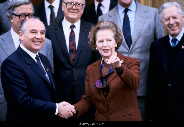 Thatcher conoció a Gorbachov en 1984 en Londres, antes de que él llegara al poder en la Unión Soviética, y según frase célebre le calificó de ‘un hombre con el que podemos hacer negocios’ . Para el año 1987, cuando Thatcher visitó la Unión Soviética por primera vez, los documentos muestran a ambas figuras mundiales enzarzadas en vivos debates, coincidiendo frecuentemente en sus puntos de vista, y aprendiendo uno de otro.