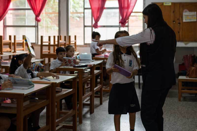  escuelas - clases - alumons - colegio - bancos