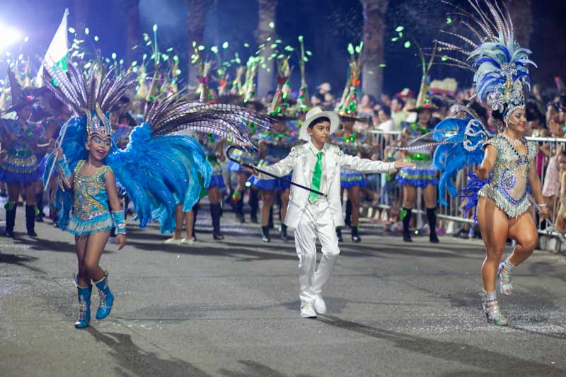Según estimaciones de la Policía de Corrientes y el Observatorio Turístico, la asistencia promedió las 29.000 personas a lo largo de la noche, consolidando al evento como uno de los más convocantes del verano.
