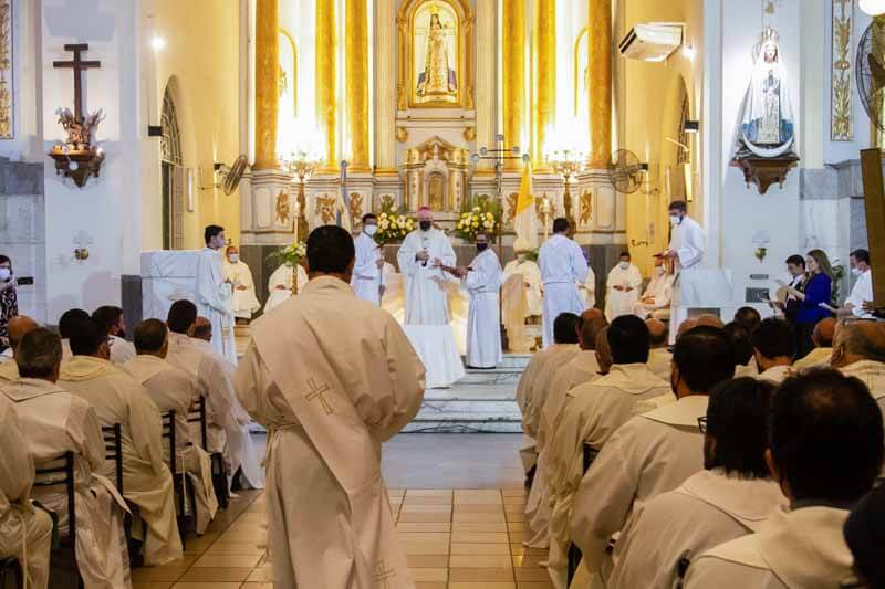 El sábado se realizará la vigilia pascual, presidida por el arzobispo, en la Catedral y a las 21, y el domingo presidirá la eucaristía a las 18, en celebraciones abiertas a toda la comunidad.