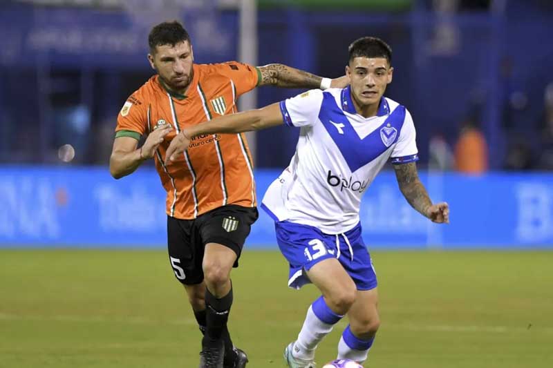 El domingo, a las 15, Central Córdoba (de Santiago del Estero) chocará contra Defensa y Justicia. A las 15, Instituto recibirá a Platense; a las 17.30, Vélez Sarsfield visitará a Banfield y, a las 20, Estudiantes será el local de Independiente. El lunes terminará con el choque a las 19 entre Tigre y Godoy Cruz, en Victoria.