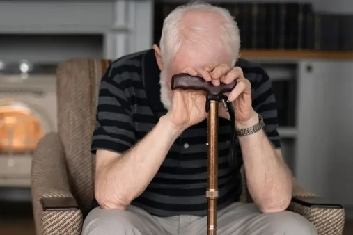 Como viene sucediendo desde hace más de un año, los que perciben la mínima cobrarán un bono de $70.000, por lo cual el mínimo mencionado será de $403.085. También se establecieron las bases imponibles mínima y máxima en $112.183,09 y $3.645.898, respectivamente, el importe de la Prestación Básica Universal ($152.371,37) y la Pensión Universal para el Adulto Mayor ($266.468,31).