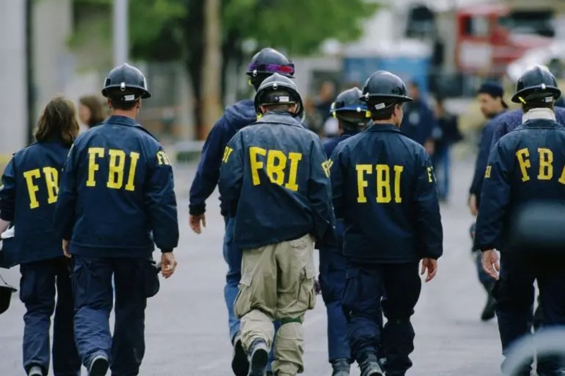 Tropas militares y fuerzas del FBI