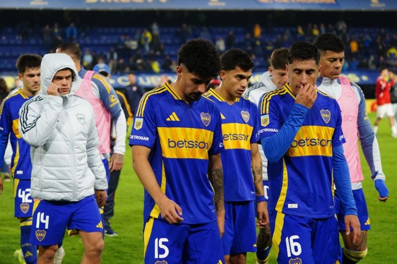 El pitazo final encendió los ánimos de los hinchas de Boca, que entonaron desde las tribunas: “La comisión, la comisión, se va a la puta que lo pario”. Mientras, los jugadores de Independiente se retiraban festejando, listos para tomar conciencia de que en la próxima fecha enfrentarán de locales a Huracán, que dejó afuera -con la mínima diferencia: 1 a 0- a Rosario en su propia casa.