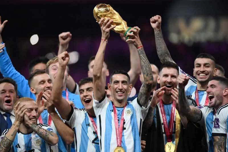 La Asociación del Fútbol Argentino (AFA) ha organizado una ceremonia especial que podría incluir la entrada de Di María con la Copa América, su último gran trofeo con la selección. La FIFA debe confirmar si el ingreso se realizará antes o después del partido.