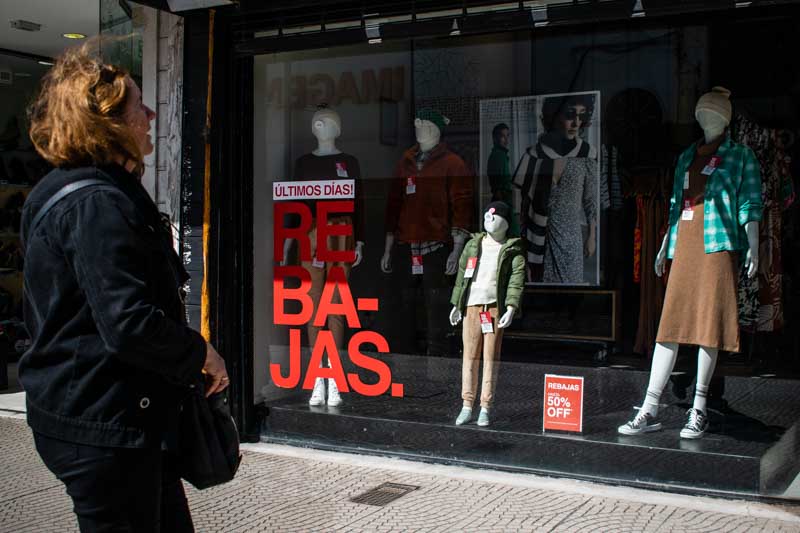 El informe destaca que todos los meses de 2025 han mostrado subas interanuales, en un contexto marcado por la desaceleración de la inflación. “La moderación inflacionaria de abril significó un alivio para los consumidores”, señalaron desde la entidad. Además, valoraron que la salida parcial del cepo cambiario no afectó de forma negativa al tipo de cambio ni a las tasas de intereses.