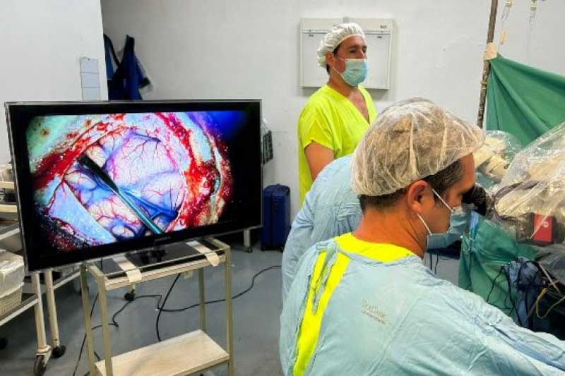 El trabajo aumenta su relevancia al haberse realizado en un hospital público provincial, y constituye un ejemplo de la calidad profesional de los especialistas que atienden casos complejos en este tipo de instituciones. 