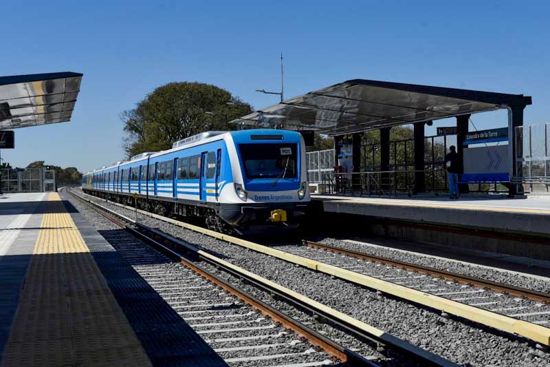 Otras empresas: Trenes Argentinos (Operadora Ferroviaria SE) hubo 179 bajas con $752.638.162 en indemnizaciones. Enargas: 102 despidos y $615.969.767 gastados. El Inadi: 175 despidos y $139.645.196. Conicet: 101 y $69.468.232. El Ente Nacional Regulador de Energía (ENRE): 14 y $22.671.261. El Ministerio de Seguridad dio de baja a 241 personas y gastó $320 millones. Aerolíneas Argentinas: $58.732 millones para 438 despidos y 500 probables