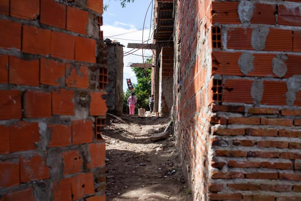 En cumplimiento de sus planes de trabajo acordados con el Gobierno argentino, y a partir del mandato establecido en la Convención de los Derechos del Niño, la organización viene realizando de forma continua, desde 2016, monitoreos de la situación de la niñez y la adolescencia; los cuales resaltan que la mayoría de las partidas que componen el presupuesto transversal de niñez de la administración nacional, en líneas generales, sufren caídas interanuales, y en algunos casos muy significativas. 