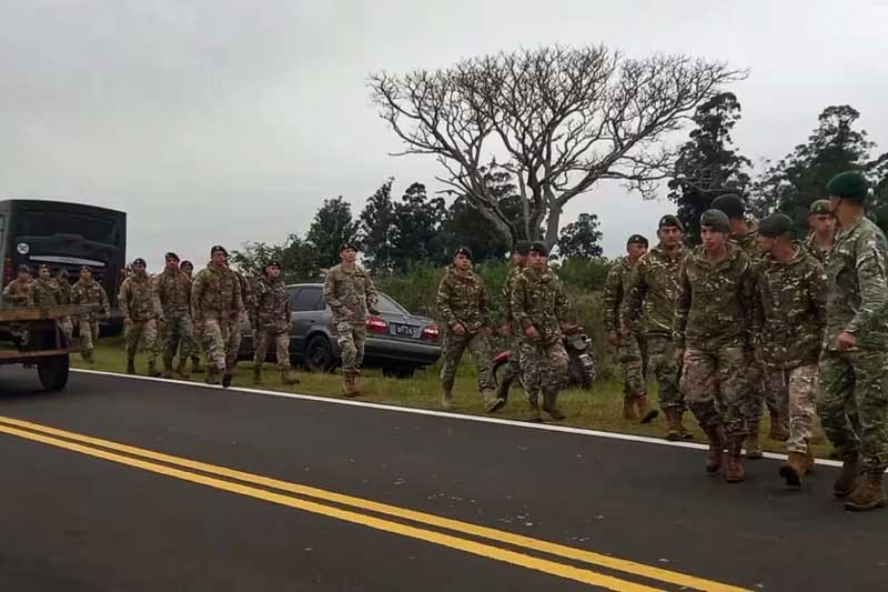 La búsqueda comenzó en la ruta nacional 123, en las inmediaciones de la localidad de 9 de Julio y en las inmediaciones de la estancia Las Lagunas. Policías, bomberos y gendarmes inspeccionaron varias viviendas, pero son pocas las casas, ya que es una zona rural y de monte. Hasta ahora hay 3 detenidos, a los que el juez de Garantías, Carlos Antonio Balestra, dictó prisión preventiva por abandono de persona, uno de ellos es el tío. 