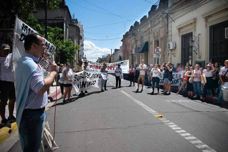 La situación en el sector educativo de Corrientes sigue siendo tensa, y se espera que la medida de fuerza continúe durante los próximos días. 