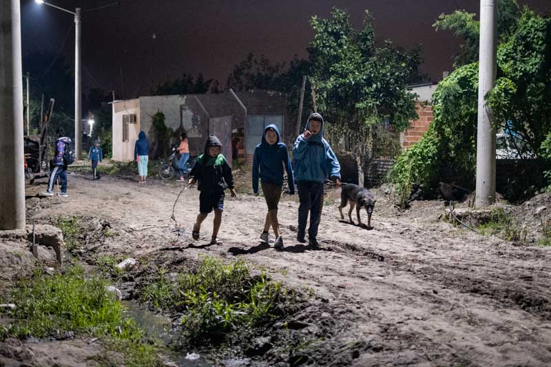 El objetivo de la iniciativa es difundir la situación de pobreza que enfrentan los niños desde hace décadas, y convocar a la población para que contribuya a mitigar esta realidad, en la que más de siete millones de chicos viven en la pobreza en Argentina, con la inflación y el estancamiento económico desde hace más de una década, que incidió en la capacidad de generación de ingresos en millones de hogares.