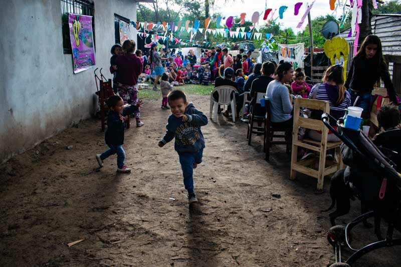 Día del niño piecitos descalzos