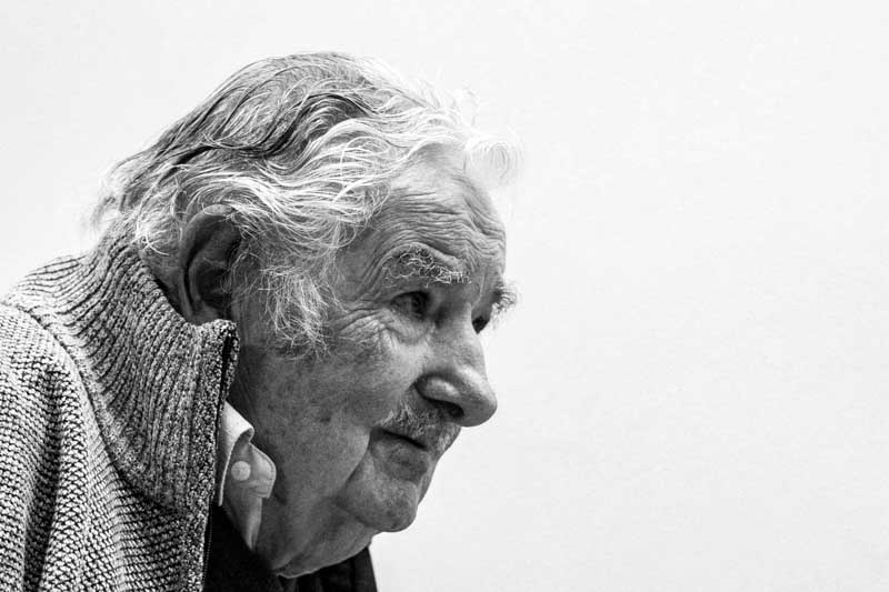 De guerrillero tupamaro y preso político a presidente y figura global, su vida marcó a generaciones por su ejemplo humano. Su legado trasciende partidos: promovió el diálogo, defendió la justicia social y rechazó el odio como motor de la política.