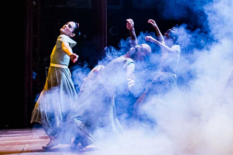 La danza es movimiento, emoción, identidad y legado. Desde el tango hasta el hip hop, del flamenco al ballet, cada estilo refleja una historia, una comunidad y una forma de sentir. En este día, se reivindica su poder como lenguaje sin palabras, que transmite lo que muchas veces no puede decirse de otro modo.