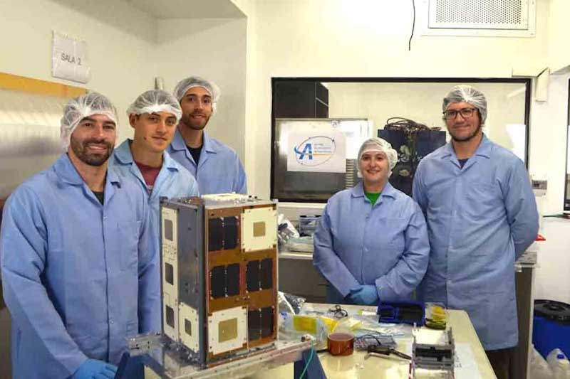 Hito Espacial - Satélite ATENEA: El microsatélite argentino se integró con éxito a la misión Artemis II de la NASA. Es un logro enorme para la ciencia nacional; ya está enviando datos desde el espacio, posicionando a la Argentina en la nueva carrera lunar.
