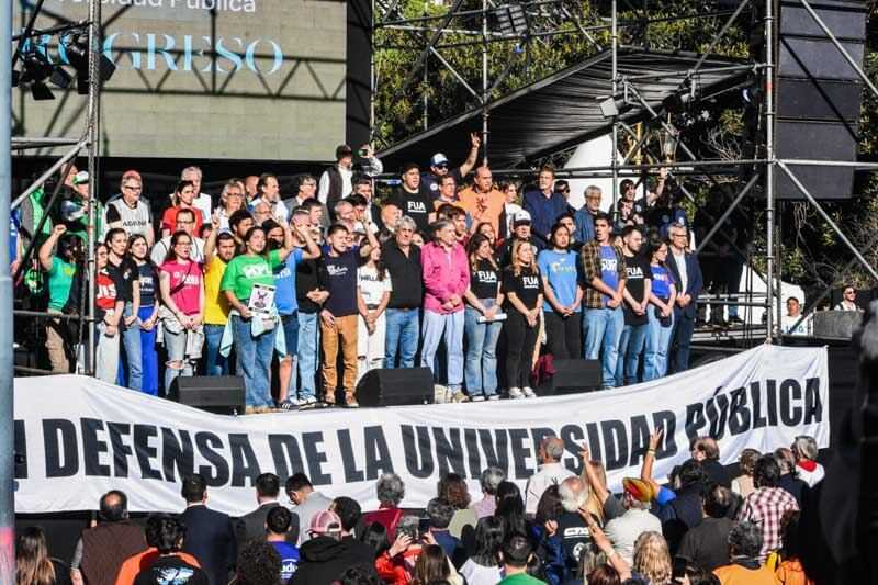 En el primer encuentro mantenido por las asociaciones gremialistas definieron la continuidad del plan de acción y la coordinación de las medidas, implementando una estrategia en unidad, con la consigna de reclamar una “recuperación salarial, el aumento del presupuesto universitario, la restitución del Fonid y la activación de las paritarias nacionales”.